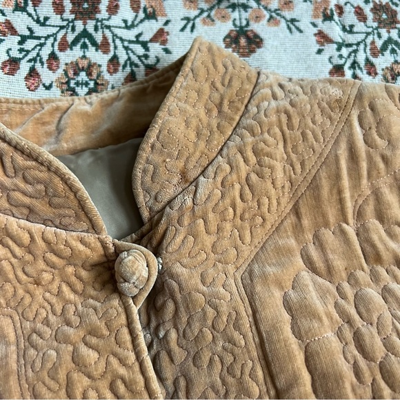 1970s Vintage Quilted Velvet Tan Jacket - Picture 2 of 9